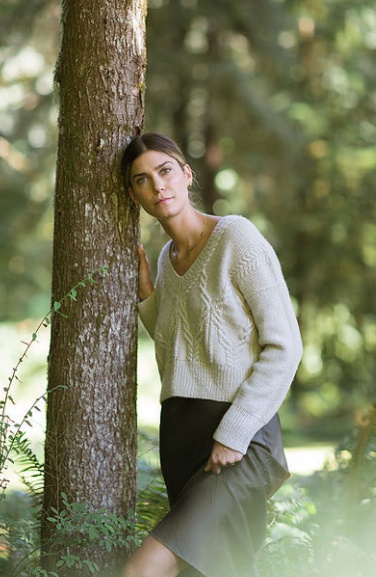 Пуловер оверсайз с необычными косами спицами Risle (Hanna Maciejewska)